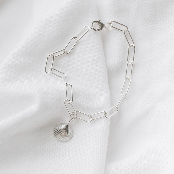 Shell Charm Trace Chain Bracelet